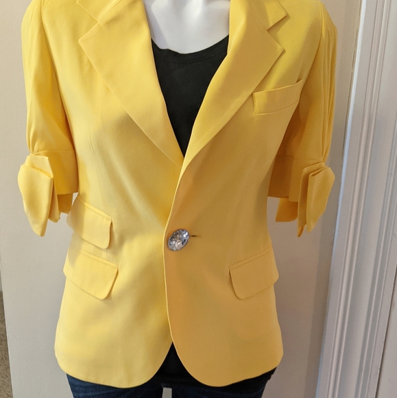 Sara Berman bright yellow bow sleeve blazer. - Picture 7 of 11
